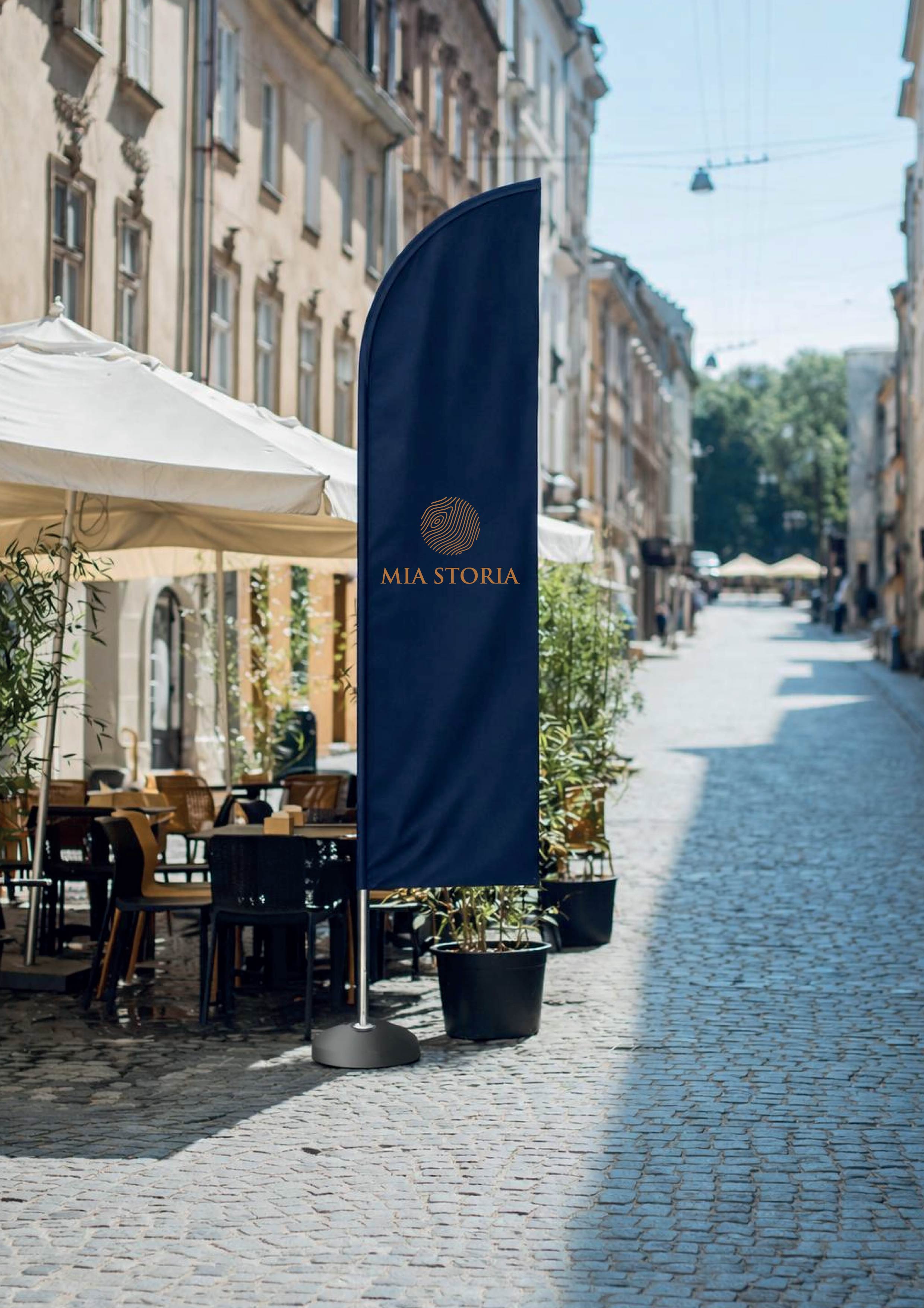 Bedruckte Beachflag vor dem Restaurant